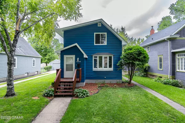 1006 WALNUT ST, Grand Forks, ND 58201