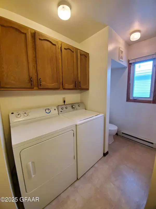 716 GREAT PLAINS CT, Grand Forks, ND 58201