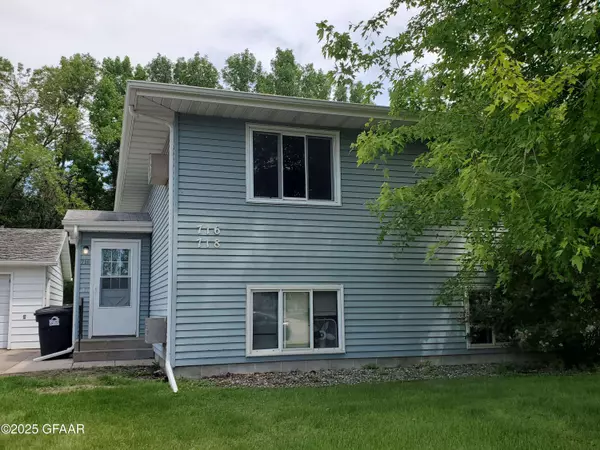 716 GREAT PLAINS CT, Grand Forks, ND 58201