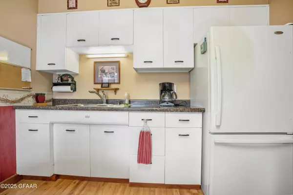 320 5TH AVE SE, East Grand Forks, MN 56721