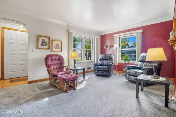 320 5TH AVE SE, East Grand Forks, MN 56721