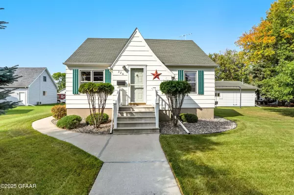 320 5TH AVE SE, East Grand Forks, MN 56721