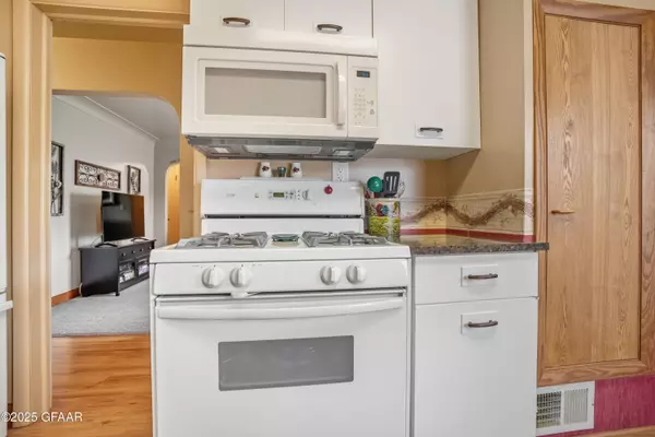 320 5TH AVE SE, East Grand Forks, MN 56721