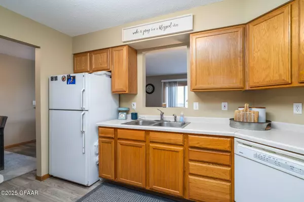 2185 26TH AVE S, Grand Forks, ND 58201