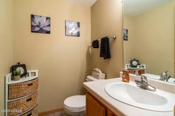 2185 26TH AVE S, Grand Forks, ND 58201