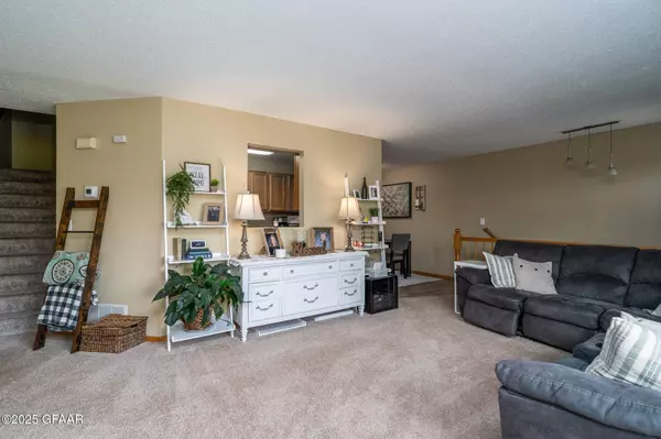 2185 26TH AVE S, Grand Forks, ND 58201