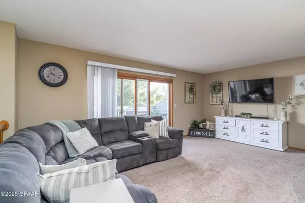 2185 26TH AVE S, Grand Forks, ND 58201