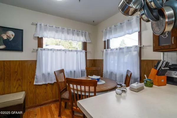 2010 11TH AVE N, Grand Forks, ND 58203