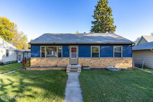 2010 11TH AVE N, Grand Forks, ND 58203