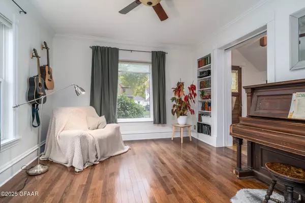 413 5TH ST S, Grand Forks, ND 58201