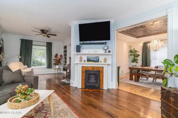 413 5TH ST S, Grand Forks, ND 58201