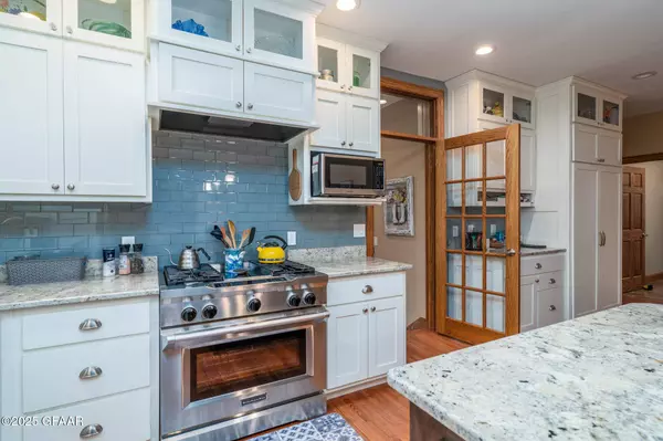 2801 69TH AVE S, Grand Forks, ND 58201