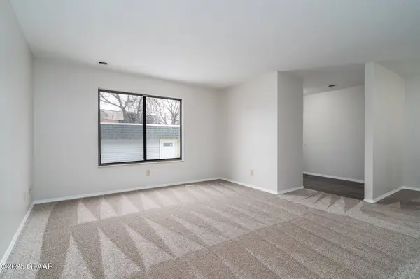 818 39TH ST N, Grand Forks, ND 58203