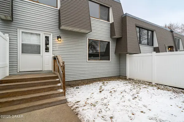 818 39TH ST N, Grand Forks, ND 58203