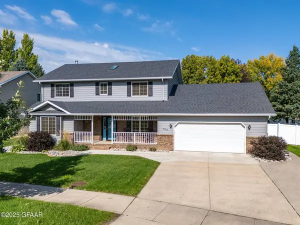 3166 DESERT STAR LN, Grand Forks, ND 58201