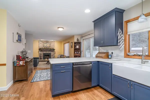 3166 DESERT STAR LN, Grand Forks, ND 58201