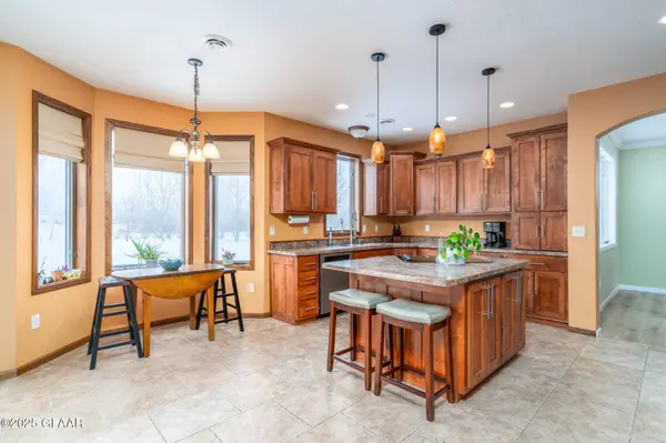 1069 ROBIN RD NE, Grand Forks, ND 58201