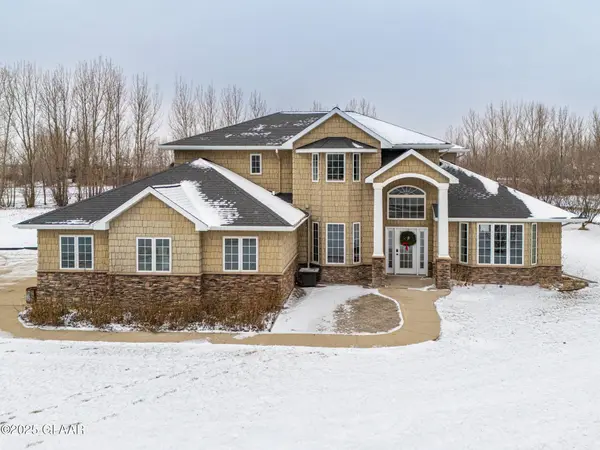 1069 ROBIN RD NE, Grand Forks, ND 58201