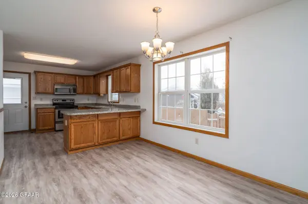 1822 4TH ST N, Grand Forks, ND 58203