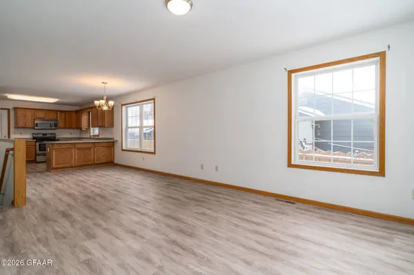 1822 4TH ST N, Grand Forks, ND 58203