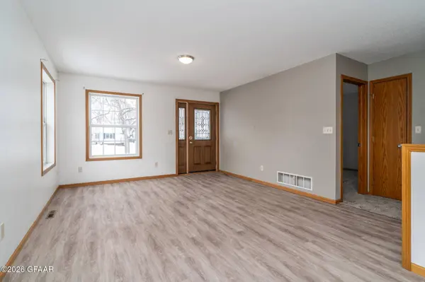 1822 4TH ST N, Grand Forks, ND 58203