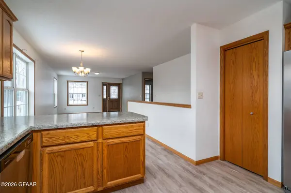 1822 4TH ST N, Grand Forks, ND 58203