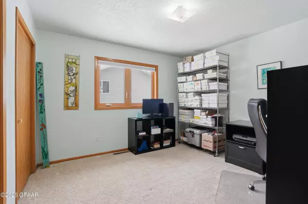 3390 PRIMROSE CT, Grand Forks, ND 58201