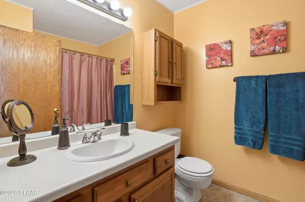 3390 PRIMROSE CT, Grand Forks, ND 58201