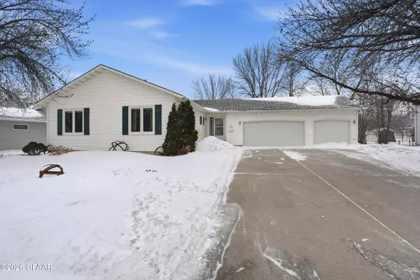 3390 PRIMROSE CT, Grand Forks, ND 58201