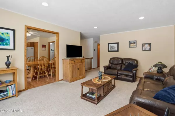 3390 PRIMROSE CT, Grand Forks, ND 58201