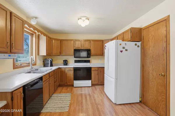 3390 PRIMROSE CT, Grand Forks, ND 58201