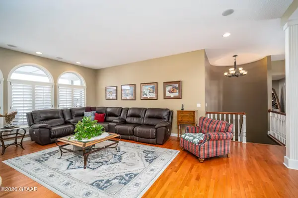 2511 ST ANDREWS DR NW, East Grand Forks, ND 56721