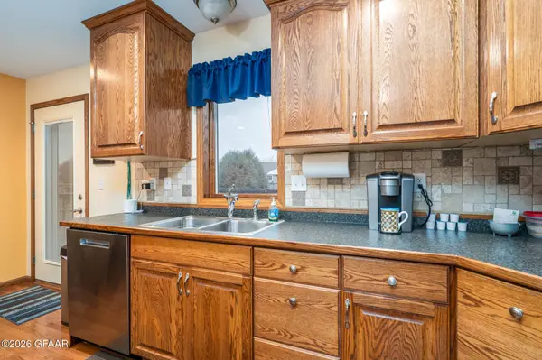 1514 13TH AVE SE, East Grand Forks, MN 56721