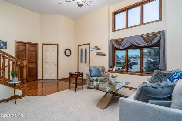 1514 13TH AVE SE, East Grand Forks, MN 56721