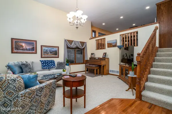 1514 13TH AVE SE, East Grand Forks, MN 56721