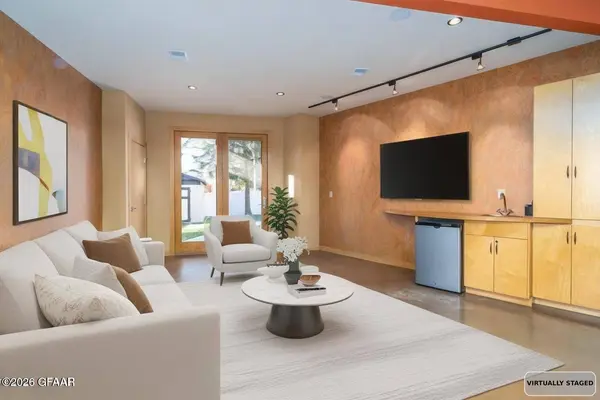 3012 ELMWOOD DR, Grand Forks, ND 58201