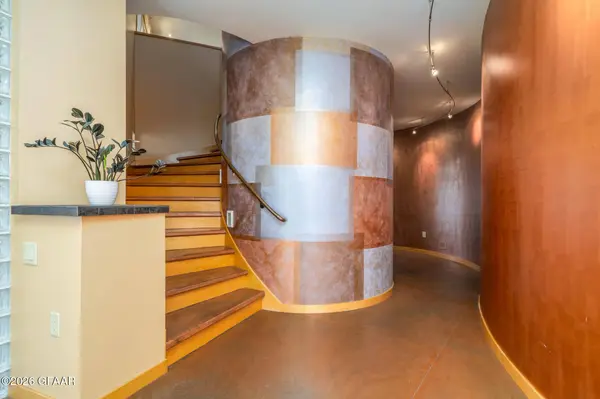 3012 ELMWOOD DR, Grand Forks, ND 58201