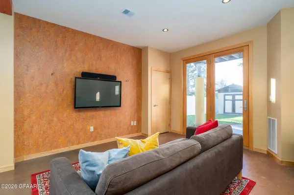 3012 ELMWOOD DR, Grand Forks, ND 58201