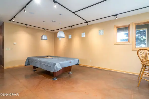 3012 ELMWOOD DR, Grand Forks, ND 58201