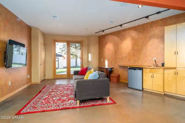 3012 ELMWOOD DR, Grand Forks, ND 58201