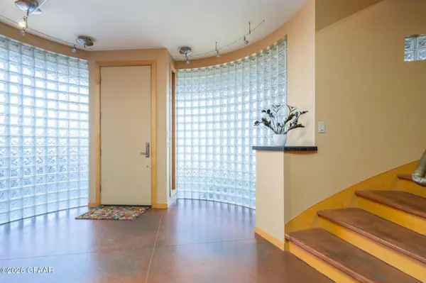 3012 ELMWOOD DR, Grand Forks, ND 58201