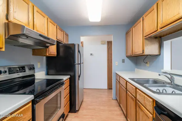 168 PARKVIEW CIR, Grand Forks, ND 58201