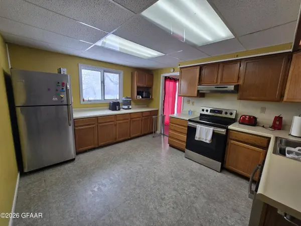 221 CANBERRA CT, Emerado, ND 58228