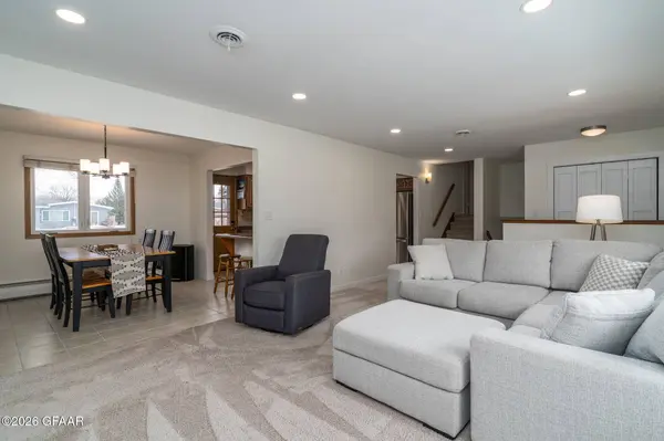 2515 OLIVE ST, Grand Forks, ND 58201