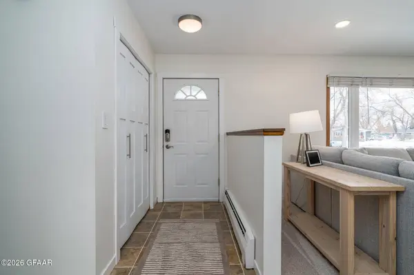 2515 OLIVE ST, Grand Forks, ND 58201