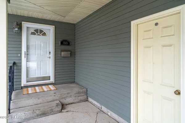 2515 OLIVE ST, Grand Forks, ND 58201