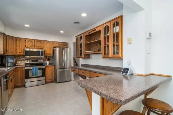 2515 OLIVE ST, Grand Forks, ND 58201