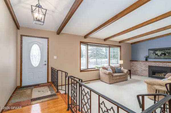 324 52ND AVE S, Grand Forks, ND 58201