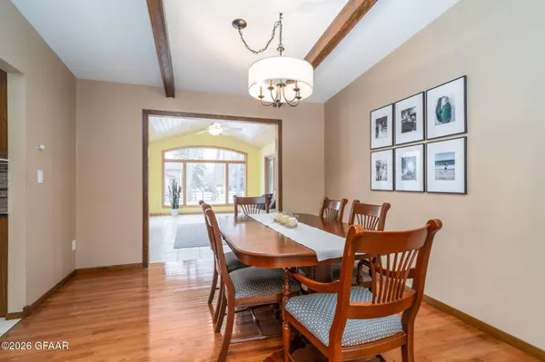 324 52ND AVE S, Grand Forks, ND 58201