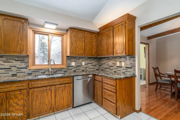 324 52ND AVE S, Grand Forks, ND 58201